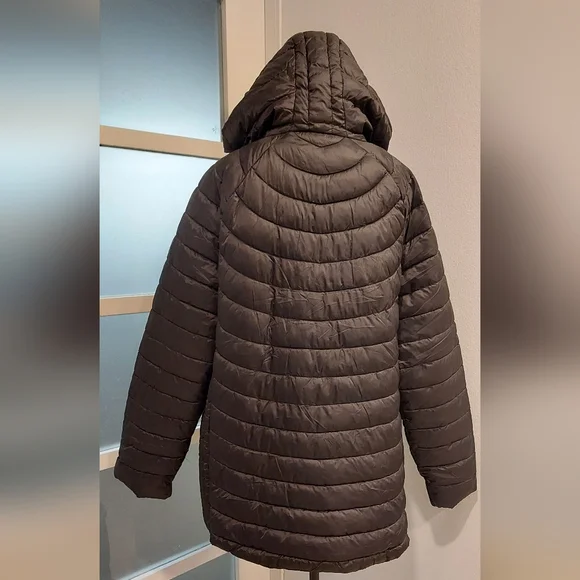 Sleek Black Hooded Puffer Jacket - Picture 6 of 7